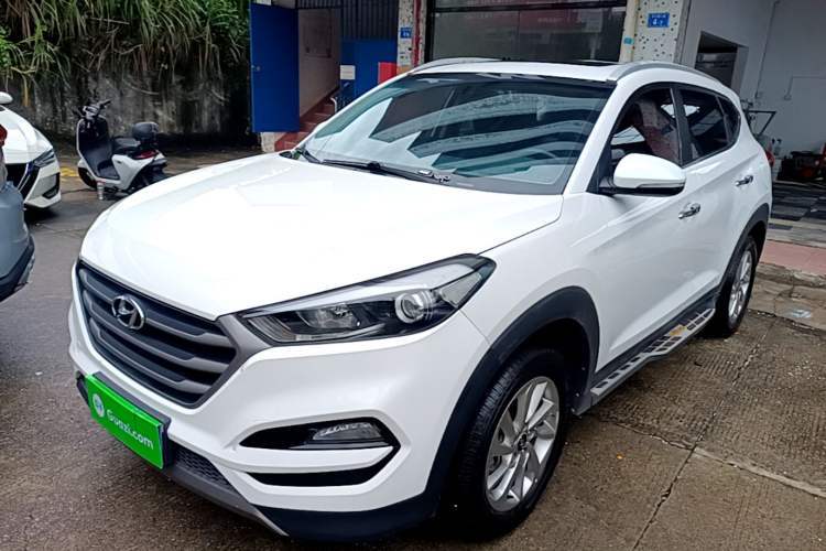 Used Hyundai Tucson 2015 2.0L Automatic Two-Wheel Drive Smart Version Guazi used car, China used car export, Used car for sale, Used cars, Cheapest cars for sale