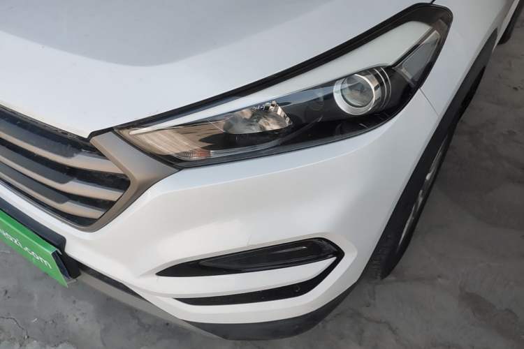 Used Hyundai Tucson 2015 1.6T Dual-Clutch Two-Wheel-Drive Smart Model Left Front Headlight