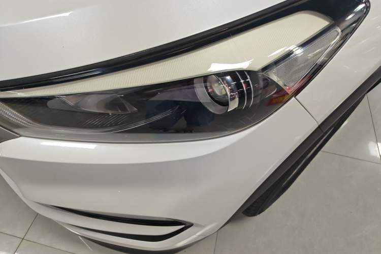 Used Hyundai Tucson 2015 1.6T Dual-Clutch Two-Wheel-Drive Smart Model Left Front Headlight