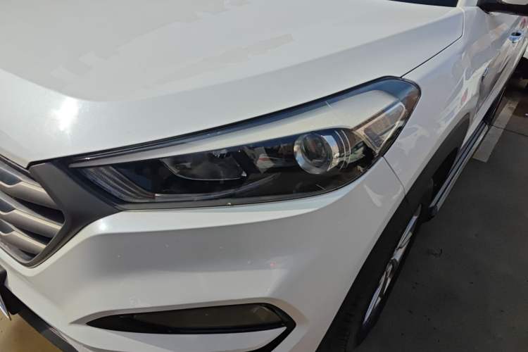 Used Hyundai Tucson 2015 1.6T Dual-Clutch Two-Wheel-Drive Smart Model Left Front Headlight