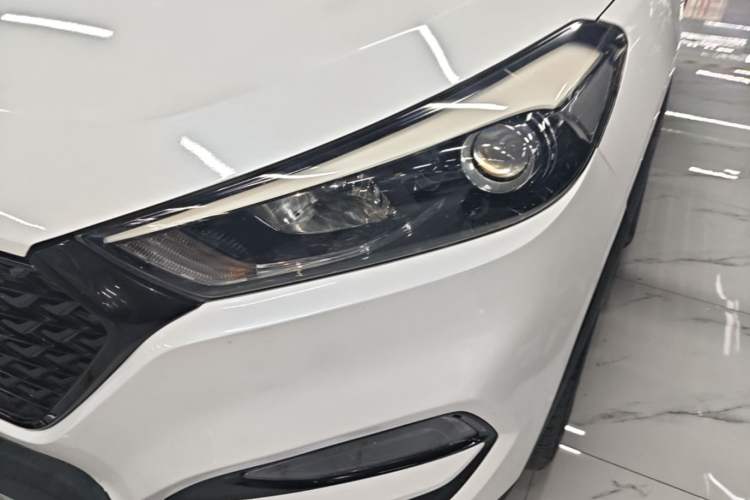 Used Hyundai Tucson 2015 1.6T Dual-Clutch Two-Wheel-Drive Smart Model Left Front Headlight