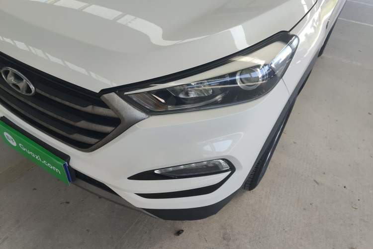 Used Hyundai Tucson 2015 1.6T Dual-Clutch Two-Wheel-Drive Smart Model Left Front Headlight