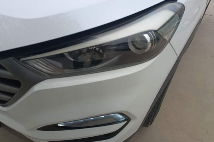 Used Hyundai Tucson 2015 1.6T Dual-Clutch Two-Wheel-Drive Smart Model Left Front Headlight
