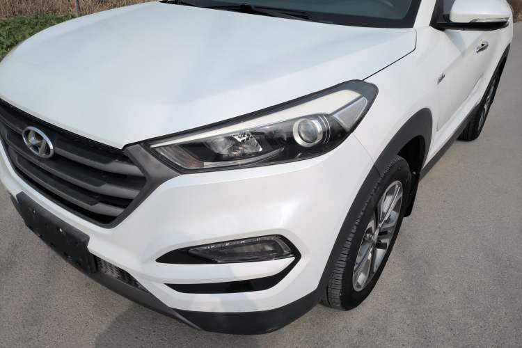 Used Hyundai Tucson 2015 1.6T Dual-Clutch Two-Wheel-Drive Leading Model Left Front Headlight