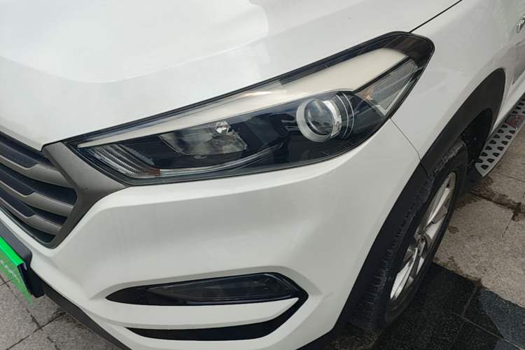 Used Hyundai Tucson 2015 1.6T Dual-Clutch Two-Wheel-Drive Smart Model Left Front Headlight