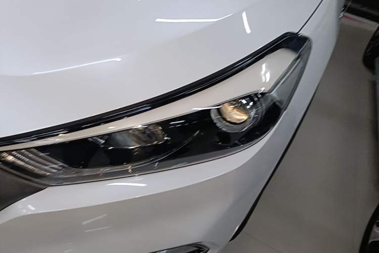 Used Hyundai Tucson 2015 1.6T Dual-Clutch Two-Wheel-Drive Smart Model Left Front Headlight