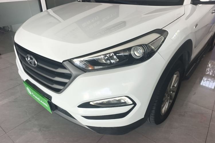 Used Hyundai Tucson 2015 1.6T Dual-Clutch Two-Wheel-Drive Smart Model Left Front Headlight