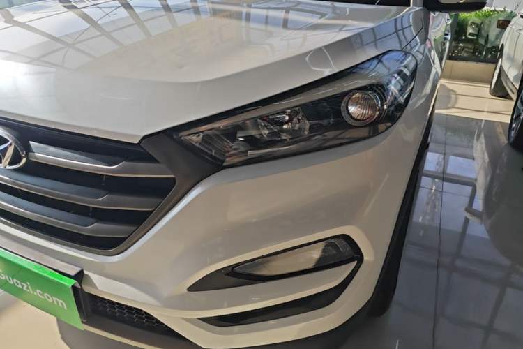 Used Hyundai Tucson 2015 1.6T Dual-Clutch Two-Wheel-Drive Smart Model Left Front Headlight