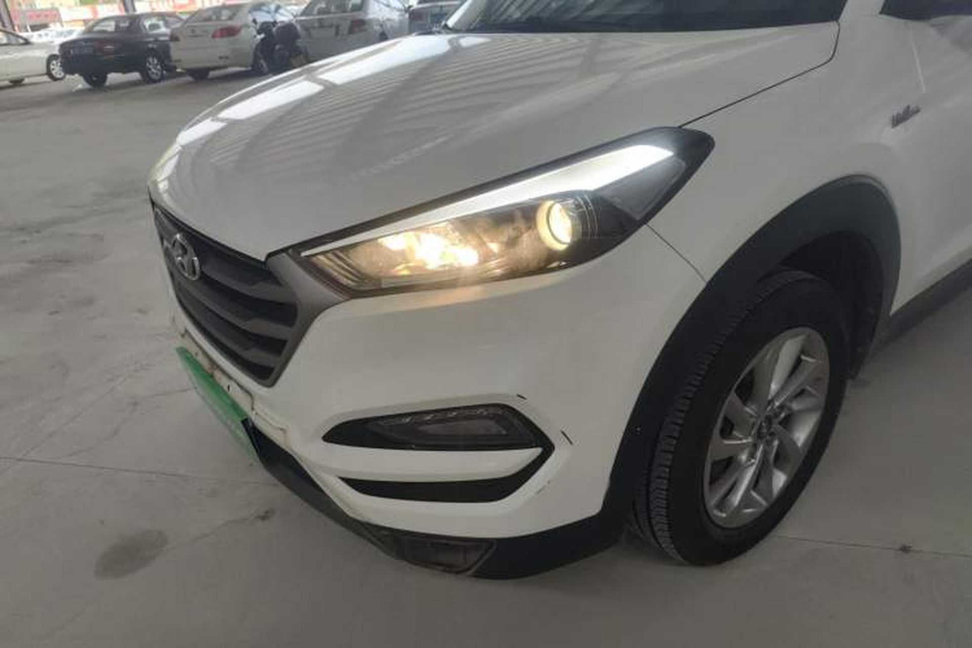 Used Hyundai Tucson 2015 1.6T Dual-Clutch Two-Wheel-Drive Smart Model Left Front Headlight
