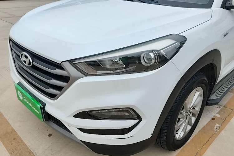 Used Hyundai Tucson 2015 1.6T Dual-Clutch Two-Wheel-Drive Smart Model Left Front Headlight