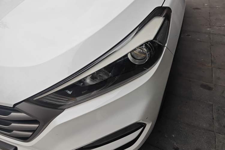 Used Hyundai Tucson 2015 1.6T Dual-Clutch Two-Wheel-Drive Smart Model Left Front Headlight