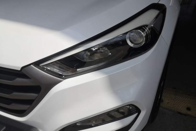 Used Hyundai Tucson 2015 1.6T Dual-Clutch Two-Wheel-Drive Smart Model Left Front Headlight