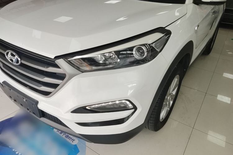 Used Hyundai Tucson 2015 1.6T Dual-Clutch Two-Wheel-Drive Smart Model Left Front Headlight