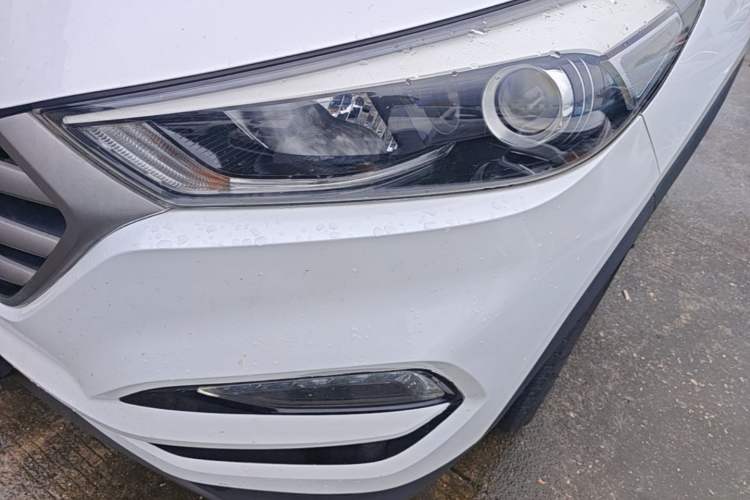 Used Hyundai Tucson 2015 1.6T Dual-Clutch Two-Wheel-Drive Smart Model Left Front Headlight