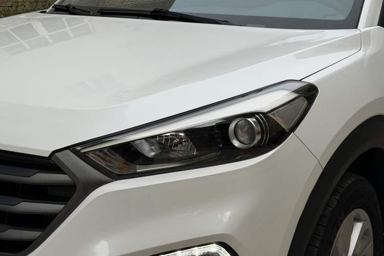 Used Hyundai Tucson 2015 1.6T Dual-Clutch Two-Wheel-Drive Smart Model Left Front Headlight