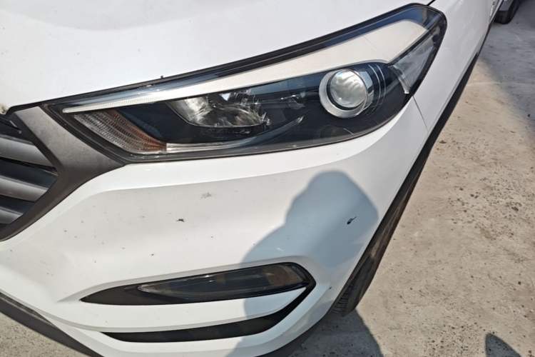 Used Hyundai Tucson 2015 1.6T Dual-Clutch Two-Wheel-Drive Smart Model Left Front Headlight