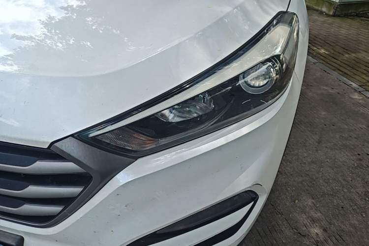 Used Hyundai Tucson 2015 1.6T Dual-Clutch Two-Wheel-Drive Smart Model Left Front Headlight