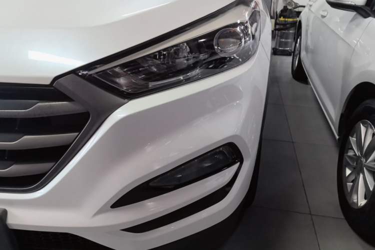 Used Hyundai Tucson 2015 1.6T Dual-Clutch Two-Wheel-Drive Leading Model Left Front Headlight