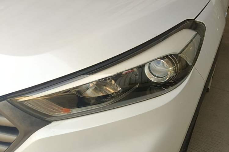 Used Hyundai Tucson 2015 1.6T Dual-Clutch Two-Wheel-Drive Smart Model Left Front Headlight
