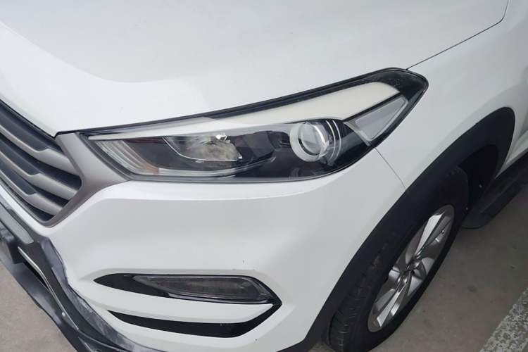 Used Hyundai Tucson 2015 1.6T Dual-Clutch Two-Wheel-Drive Smart Model Left Front Headlight