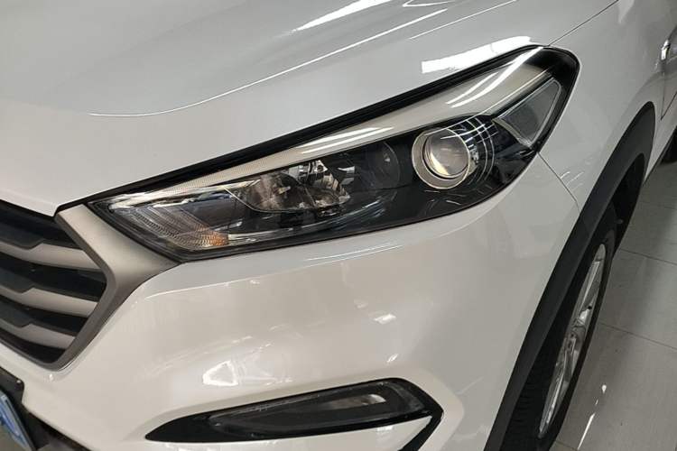Used Hyundai Tucson 2015 1.6T Dual-Clutch Two-Wheel-Drive Smart Model Left Front Headlight