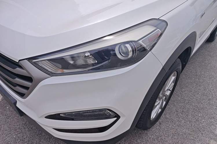 Used Hyundai Tucson 2015 1.6T Dual-Clutch Two-Wheel-Drive Smart Model Left Front Headlight