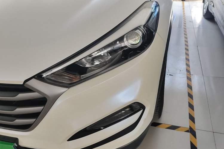 Used Hyundai Tucson 2015 1.6T Dual-Clutch Two-Wheel-Drive Smart Model Left Front Headlight