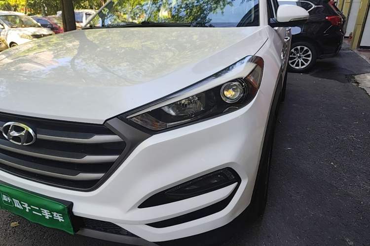 Used Hyundai Tucson 2015 1.6T Dual-Clutch Two-Wheel-Drive Smart Model Left Front Headlight
