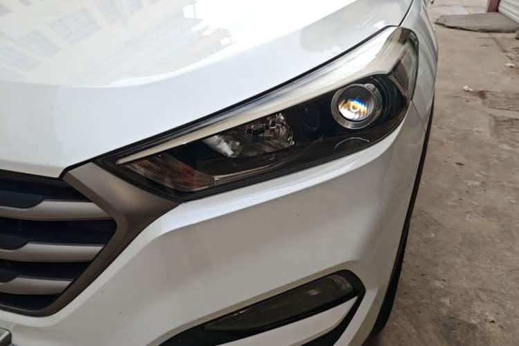 Used Hyundai Tucson 2015 1.6T Dual-Clutch Two-Wheel-Drive Smart Model Left Front Headlight