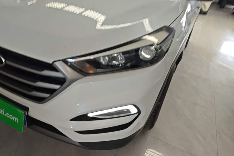 Used Hyundai Tucson 2015 1.6T Dual-Clutch Two-Wheel-Drive Smart Model Left Front Headlight