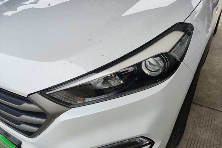 Used Hyundai Tucson 2015 1.6T Dual-Clutch Two-Wheel-Drive Smart Model Left Front Headlight