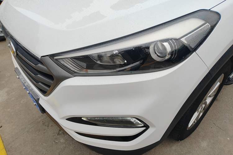Used Hyundai Tucson 2015 1.6T Dual-Clutch Two-Wheel-Drive Smart Model Left Front Headlight