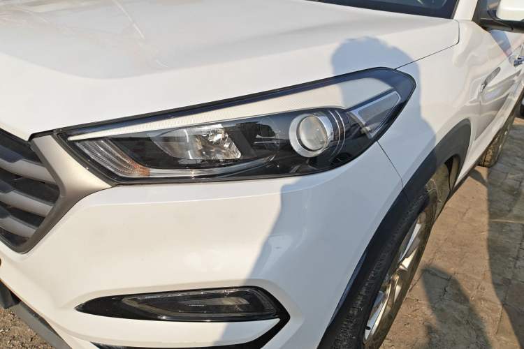 Used Hyundai Tucson 2015 1.6T Dual-Clutch Two-Wheel-Drive Smart Model Left Front Headlight