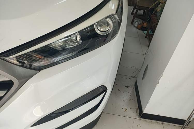 Used Hyundai Tucson 2015 1.6T Dual-Clutch Two-Wheel-Drive Smart Model Left Front Headlight