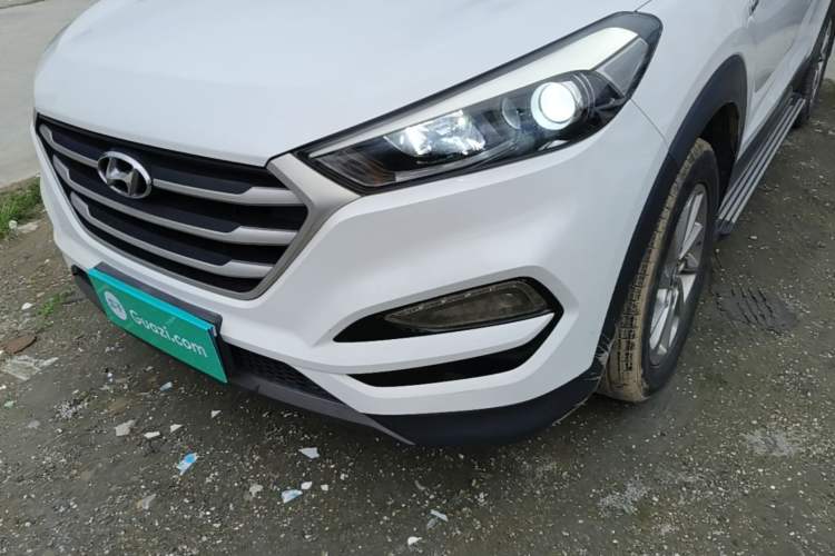 Used Hyundai Tucson 2015 1.6T Dual-Clutch Two-Wheel-Drive Smart Model Left Front Headlight