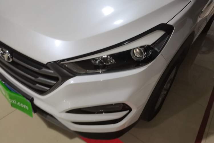 Used Hyundai Tucson 2015 1.6T Dual-Clutch Two-Wheel-Drive Smart Model Left Front Headlight