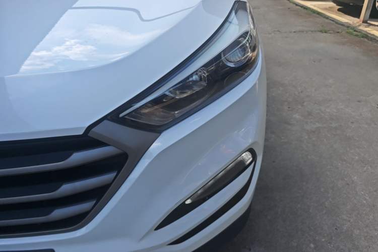 Used Hyundai Tucson 2015 1.6T Dual-Clutch Two-Wheel-Drive Smart Model Left Front Headlight