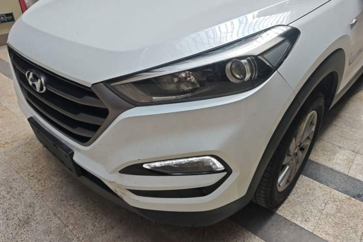 Used Hyundai Tucson 2015 1.6T Dual-Clutch Two-Wheel-Drive Smart Model Left Front Headlight