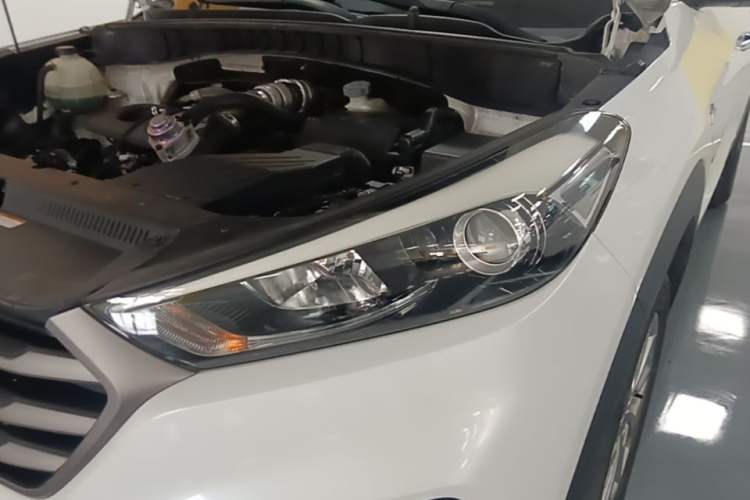 Used Hyundai Tucson 2015 1.6T Dual-Clutch Two-Wheel-Drive Smart Model Left Front Headlight