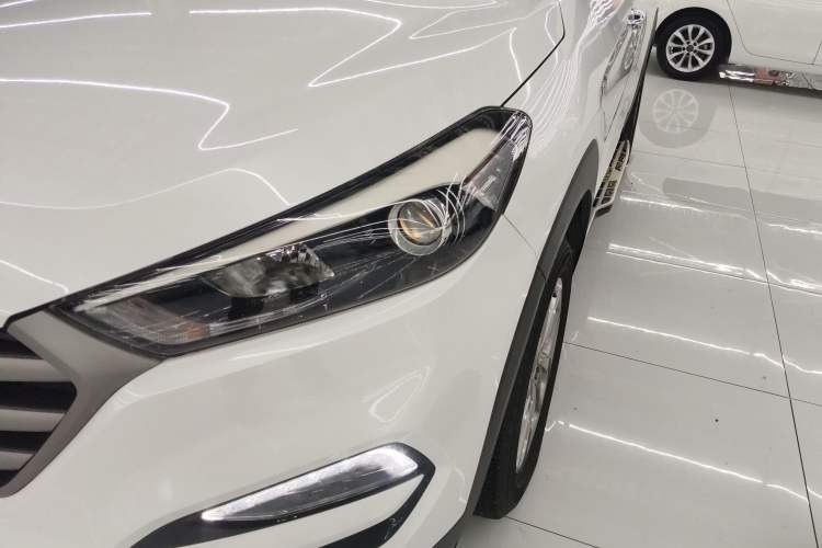 Used Hyundai Tucson 2015 1.6T Dual-Clutch Two-Wheel-Drive Smart Model Left Front Headlight