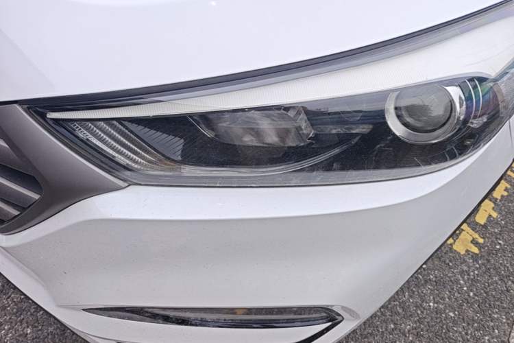 Used Hyundai Tucson 2015 1.6T Dual-Clutch Two-Wheel-Drive Smart Model Left Front Headlight