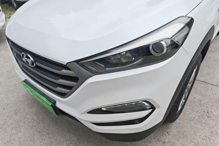 Used Hyundai Tucson 2015 1.6T Dual-Clutch Two-Wheel-Drive Smart Model Left Front Headlight