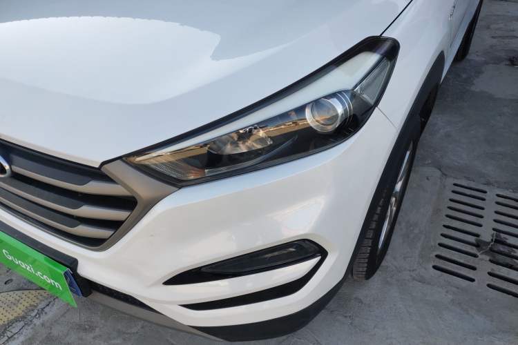 Used Hyundai Tucson 2015 1.6T Dual-Clutch Two-Wheel-Drive Smart Model Left Front Headlight
