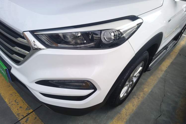 Used Hyundai Tucson 2015 1.6T Dual-Clutch Two-Wheel-Drive Smart Model Left Front Headlight