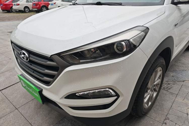 Used Hyundai Tucson 2015 1.6T Dual-Clutch Two-Wheel-Drive Smart Model Left Front Headlight