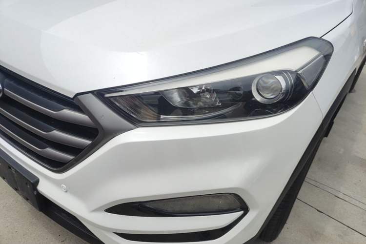 Used Hyundai Tucson 2015 1.6T Dual-Clutch Two-Wheel-Drive Leading Model Left Front Headlight