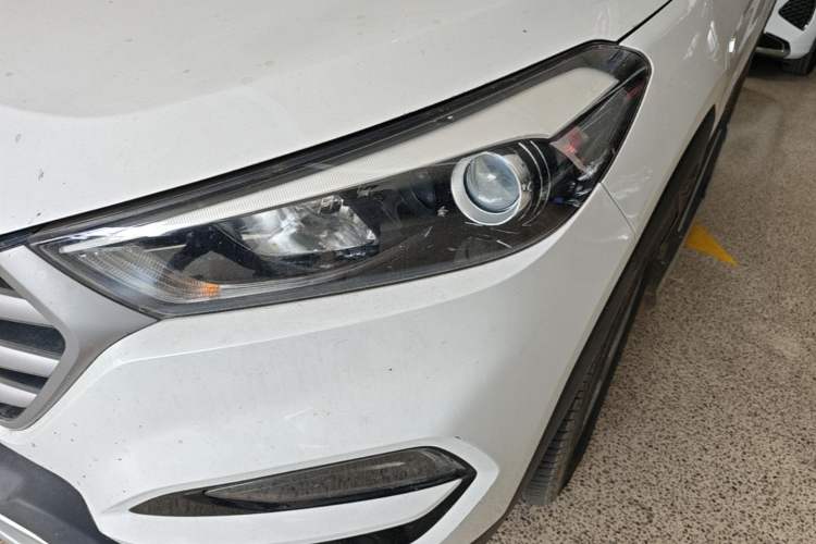 Used Hyundai Tucson 2015 1.6T Dual-Clutch Two-Wheel-Drive Smart Model Left Front Headlight