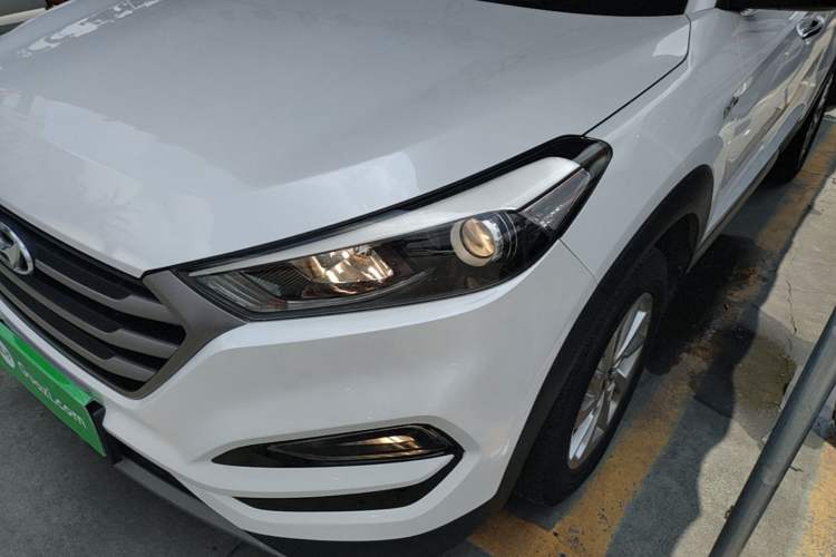 Used Hyundai Tucson 2015 1.6T Dual-Clutch Two-Wheel-Drive Smart Model Left Front Headlight