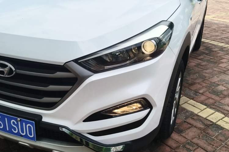 Used Hyundai Tucson 2015 1.6T Dual-Clutch Two-Wheel-Drive Smart Model Left Front Headlight