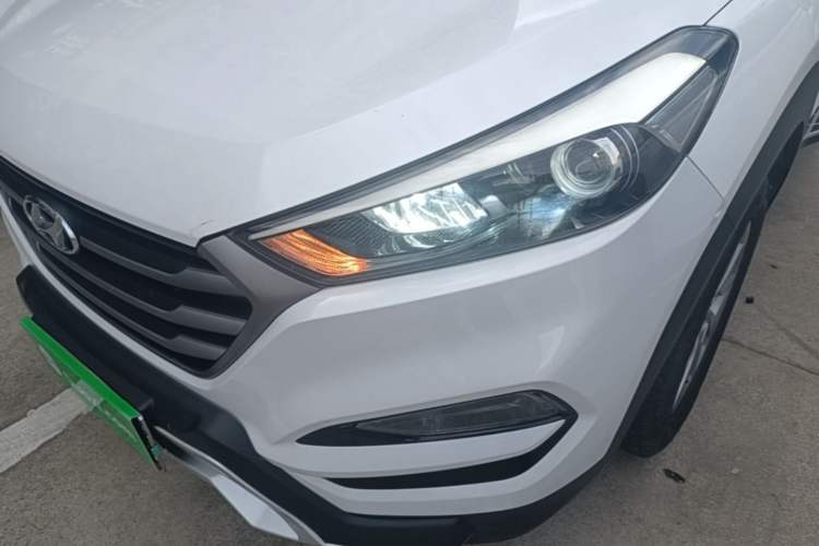 Used Hyundai Tucson 2015 1.6T Dual-Clutch Two-Wheel-Drive Smart Model Left Front Headlight